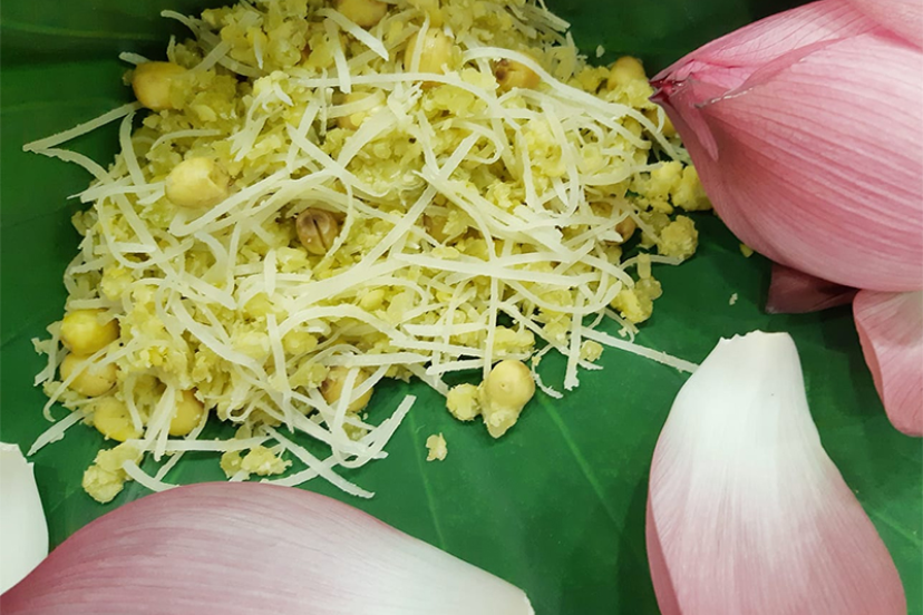 Com Lang Vong green rice flakes wrapped in lotus leaves, signature Hanoi specialty